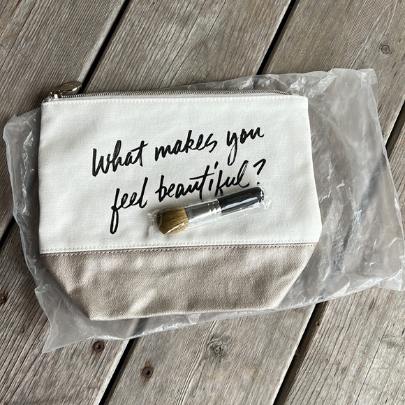 Bare Minerals Mini full flawless application brush and branded makeup bag - Picture 9 of 10